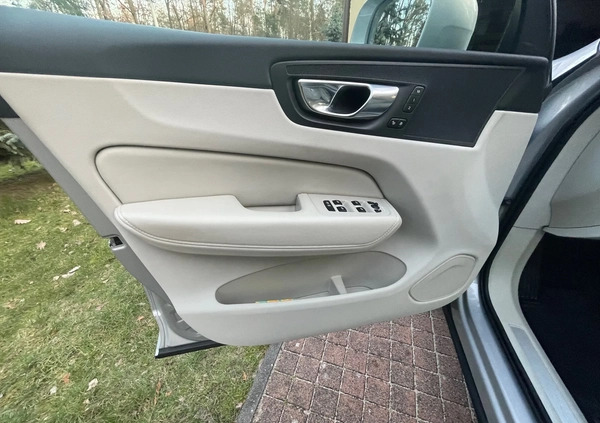 Volvo XC 60 cena 229000 przebieg: 18160, rok produkcji 2022 z Kozienice małe 137